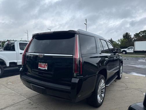 2018 Cadillac Escalade Luxury