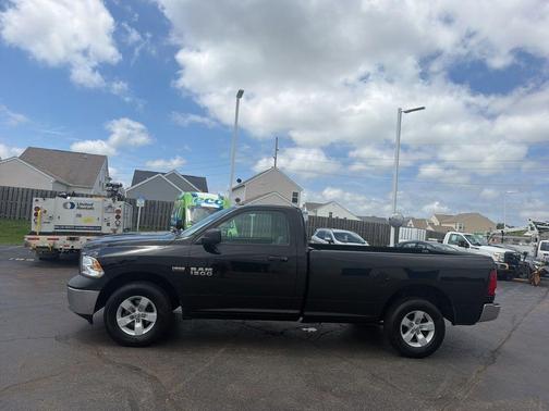 Brilliant Black Crystal Pearlcoat 2017 RAM 1500 Tradesman