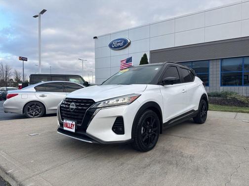 2022 Nissan Kicks SR