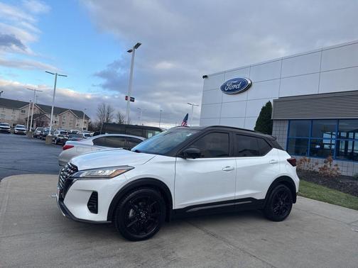 2022 Nissan Kicks SR