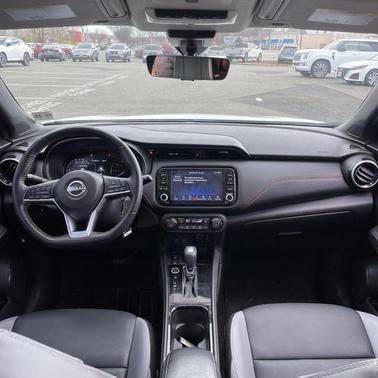 2022 Nissan Kicks SR
