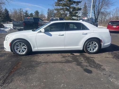 2020 Chrysler 300 Touring