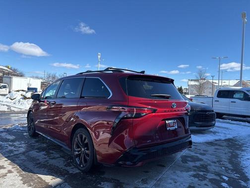 2022 Toyota Sienna XSE 7 Passenger