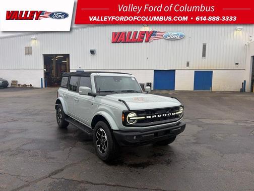 Cactus Green / Gray 2023 Ford Bronco Outer Banks
