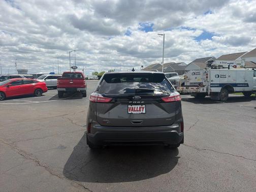 Gray Metallic 2022 Ford Edge SEL