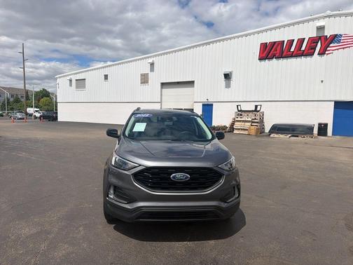 Gray Metallic 2022 Ford Edge SEL