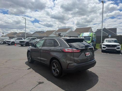 Gray Metallic 2022 Ford Edge SEL