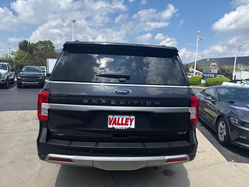 2022 Ford Expedition Max XLT