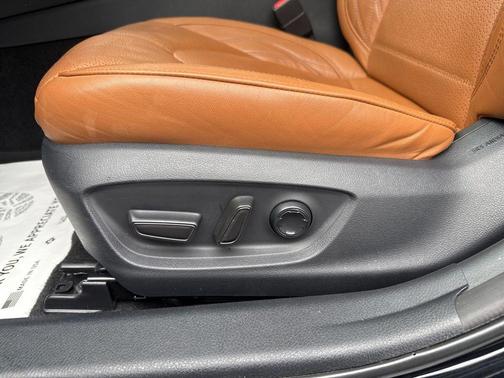 Midnight Black Metallic 2019 Toyota Avalon Limited