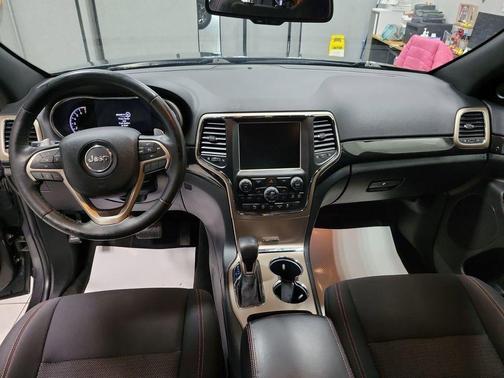 Granite Crystal Clearcoat Metallic 2016 Jeep Grand Cherokee Laredo