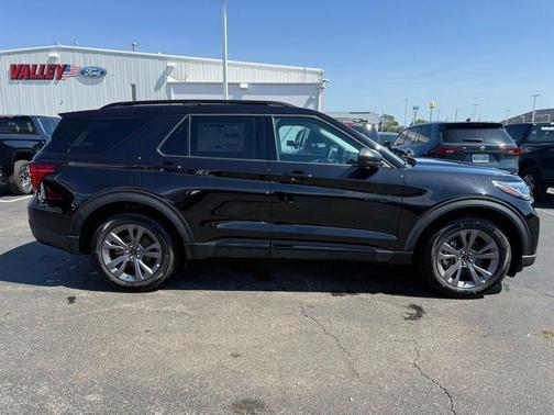 Agate Black Metallic 2026 Ford Explorer Active