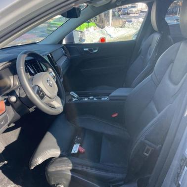 2023 Volvo XC60 B6 Ultimate Bright Theme