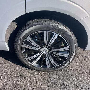 2023 Volvo XC60 B6 Ultimate Bright Theme