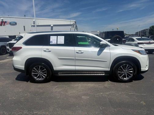 Blizzard Pearl 2019 Toyota Highlander XLE