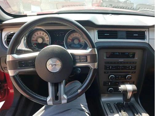 2011 Ford Mustang V6 Premium