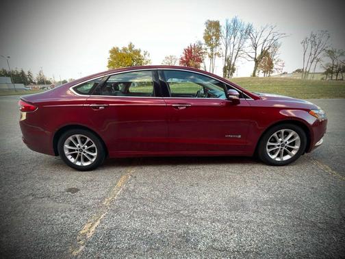 2017 Ford Fusion Hybrid SE