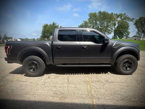 Ruby Red Metallic Tinted Clearcoat 2017 Ford F-150 Raptor