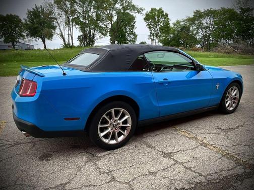 Blue 2010 Ford Mustang Premium