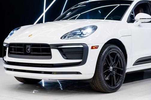 2022 Porsche Macan Base