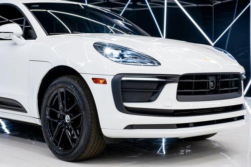 2022 Porsche Macan Base
