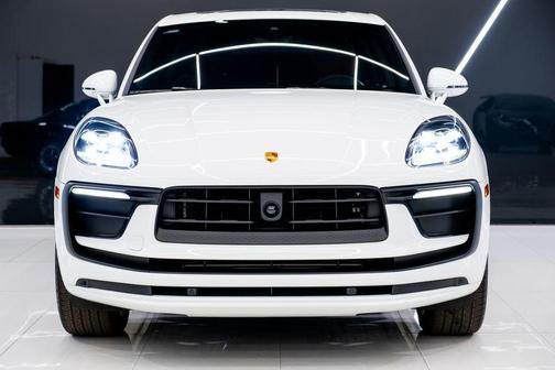 2022 Porsche Macan Base