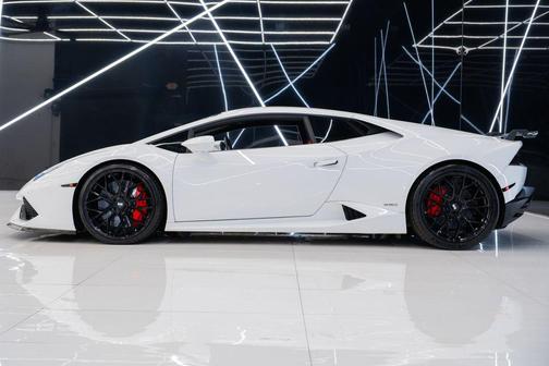 White 2015 Lamborghini Huracan LP610-4