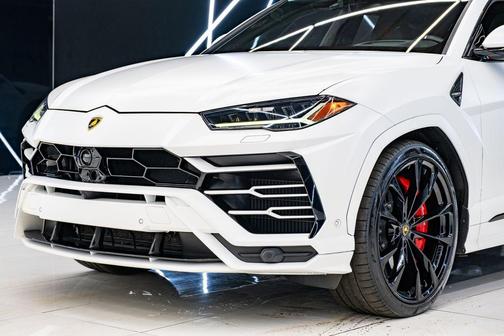 White 2022 Lamborghini Urus Base