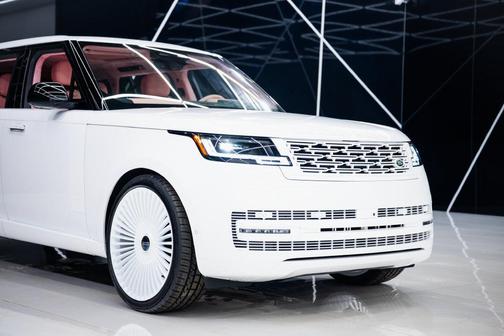 White 2026 Land Rover Range Rover P400 SE 7 Seat