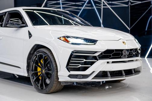 2021 Lamborghini Urus Graphite Capsule