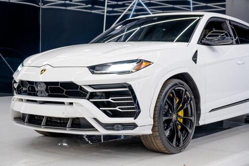 2021 Lamborghini Urus Graphite Capsule