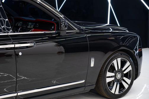 Black Diamond 2019 Rolls-Royce Cullinan Sport Utility 4D