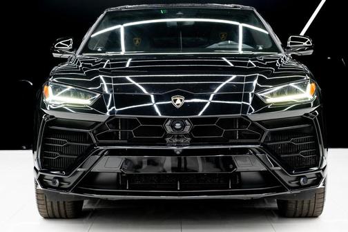 2022 Lamborghini Urus Graphite Capsule