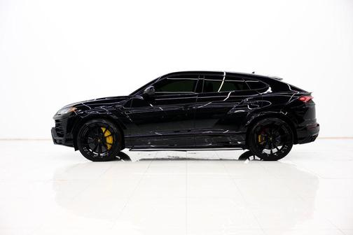 2022 Lamborghini Urus Graphite Capsule