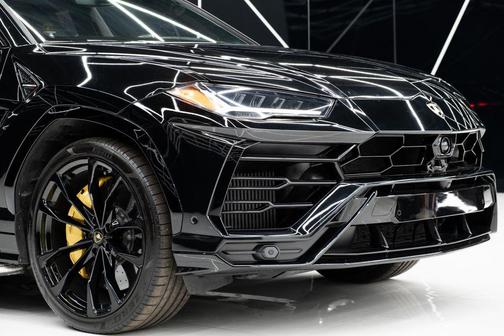 2022 Lamborghini Urus Graphite Capsule