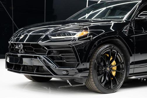 2022 Lamborghini Urus Graphite Capsule