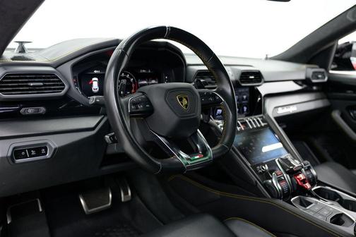 2022 Lamborghini Urus Graphite Capsule