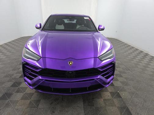 2022 Lamborghini Urus Graphite Capsule