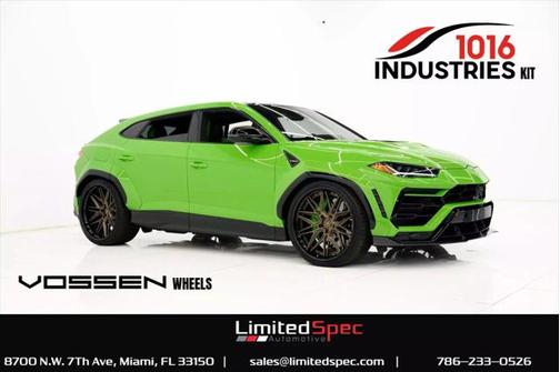 2022 Lamborghini Urus Graphite Capsule