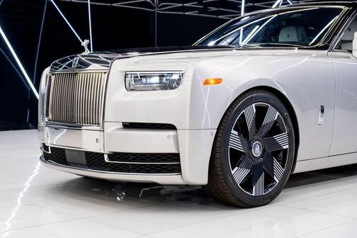 2023 Rolls-Royce Phantom 