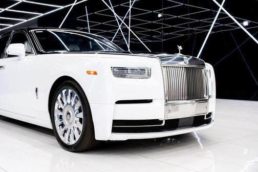2023 Rolls-Royce Phantom 