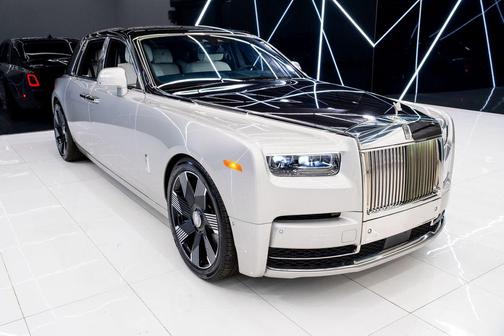 2023 Rolls-Royce Phantom 