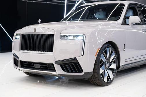 Gray 2025 Rolls-Royce Cullinan