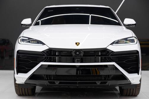 2025 Lamborghini Urus SE