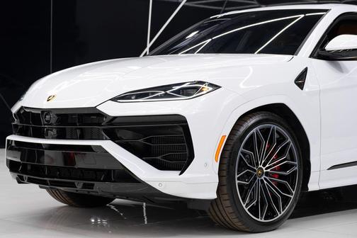 2025 Lamborghini Urus SE