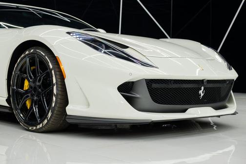 2019 Ferrari 812 Superfast Base