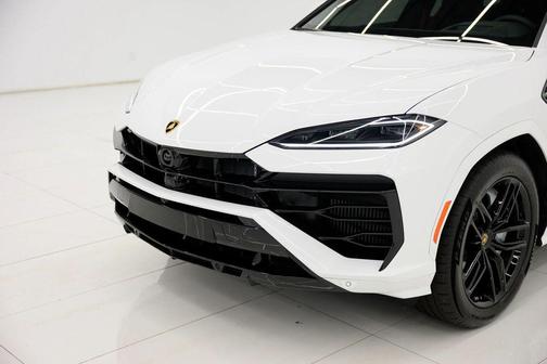 2025 Lamborghini Urus SE