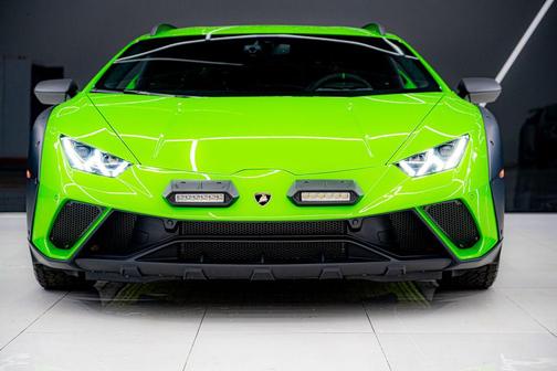 2023 Lamborghini Huracan Sterrato Base