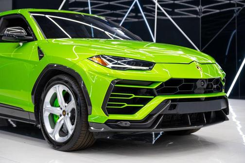 2022 Lamborghini Urus Graphite Capsule