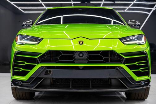 2022 Lamborghini Urus Graphite Capsule