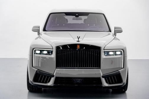 Gray 2027 Rolls-Royce Cullinan